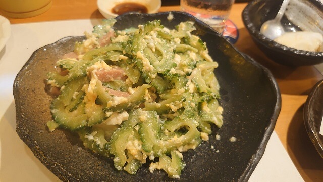 沖縄旅行 国際通りの居酒屋「わらゆい」での食事