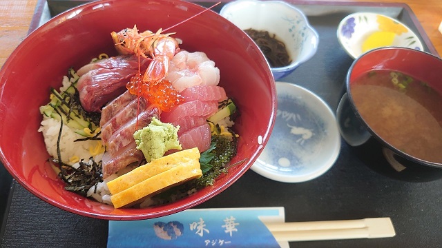 沖縄旅行 海鮮食堂 味華(アジケー)の海鮮丼