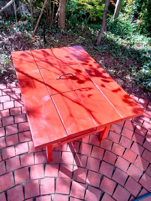 自作のバーベキュー用ガーデンテーブルの外観