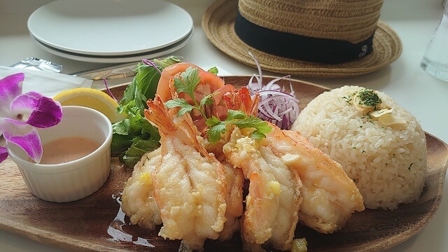 沖縄旅行 古宇利島のレストランでの食事