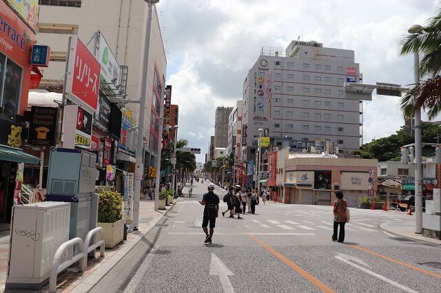 沖縄旅行 国際通りの様子