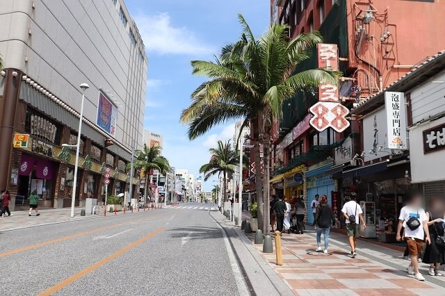 沖縄旅行 国際通りの様子