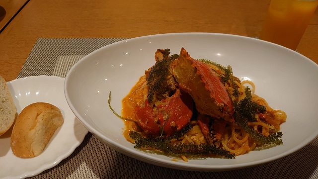 西表島の「キッチン イナバ」での食事