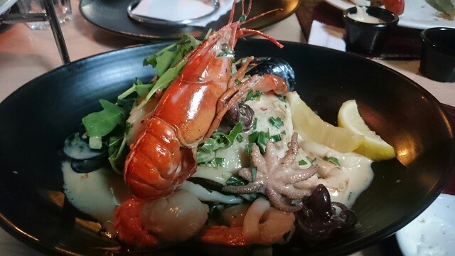 ケアンズのレストラン ダンディーズ( Dundees on the Waterfront)での食事