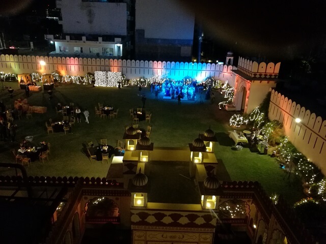 インドのジャイプールにあるウメイド ハベリ ホテル アンド リゾーツ(Umaid Haveli Hotel and Resorts)のゲストルームからの眺め