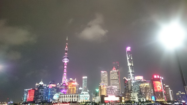 上海市の外灘夜景観賞