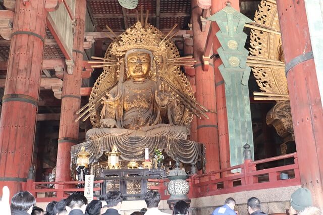 東大寺大仏殿の如意輪観音菩薩坐像