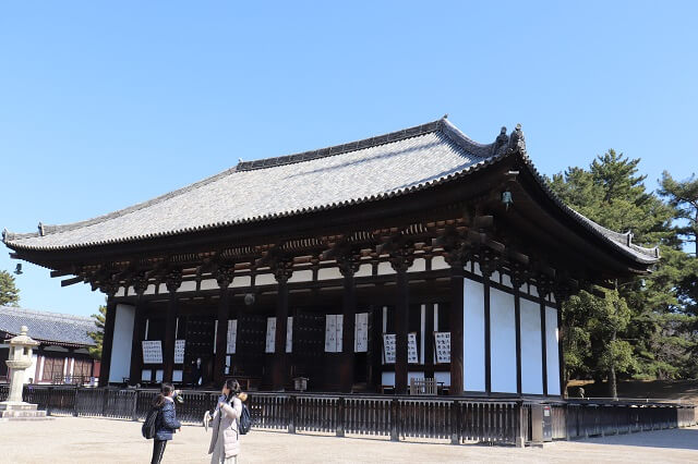 興福寺の東金堂(とうこんどう)