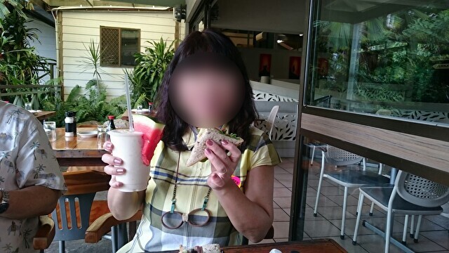 ケアンズのキュランダ村のレストランでの食事