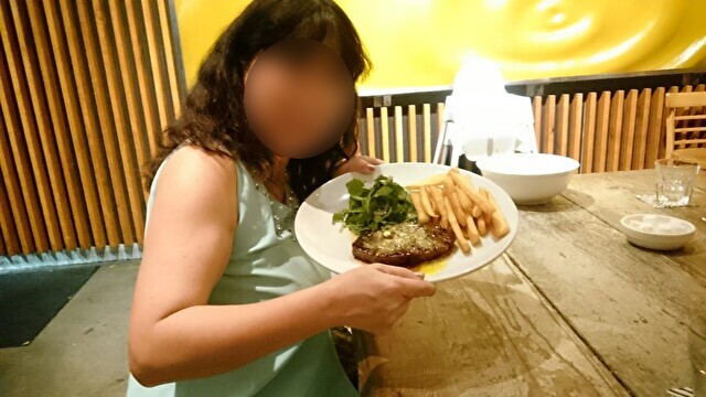 ケアンズの肉料理レストランWaterbar & Grill Steakhouseでの食事
