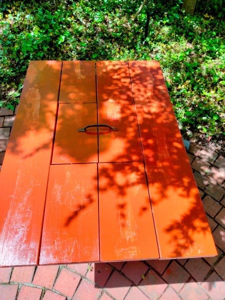 補修を完了したバーベキュー用ガーデンテーブル