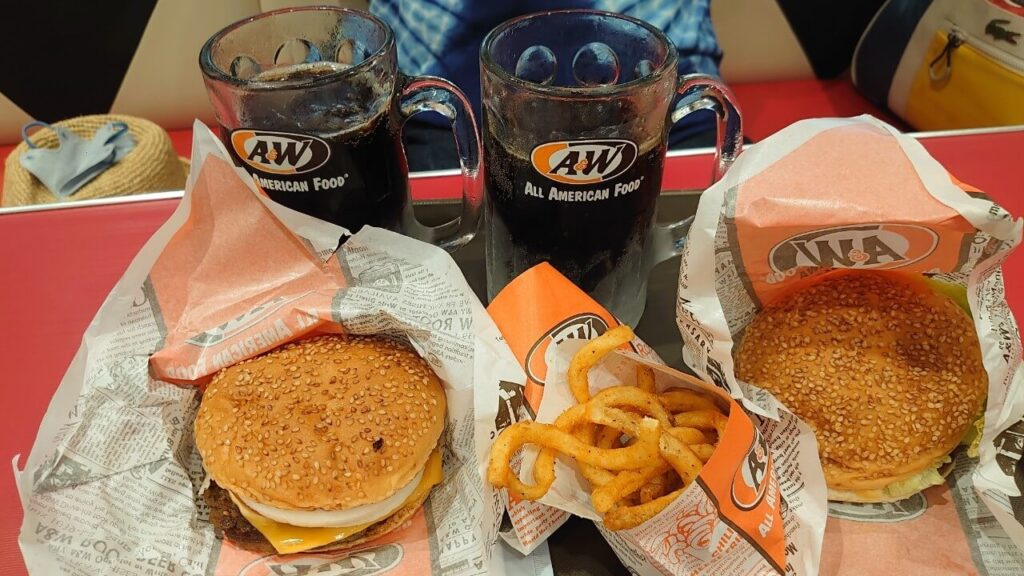 宮古空港で食べたハンバーガーのセット